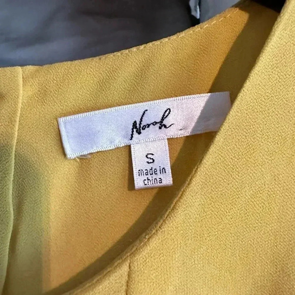 Gorgeous, yellow Sleeveless, a Chiffon top - Picture 5 of 5